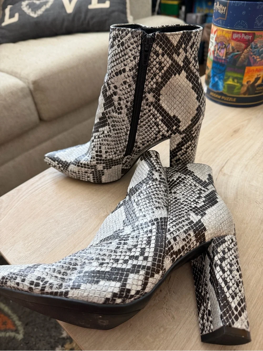 BAMBOO Black & White Snake-Print Pointed Toe Ankle Booties. Super cute, size 8